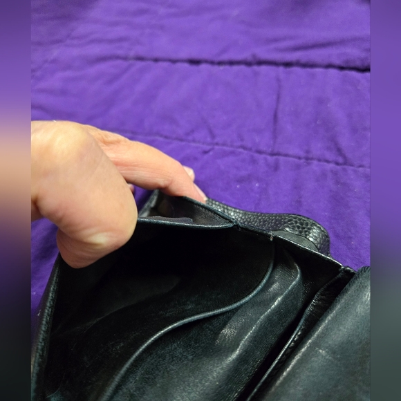 VGC AUTHENTIC CHANEL MINI BLACK CAVIAR LEATHER TIMELESS KISSLOCK WALLET - Picture 9 of 13